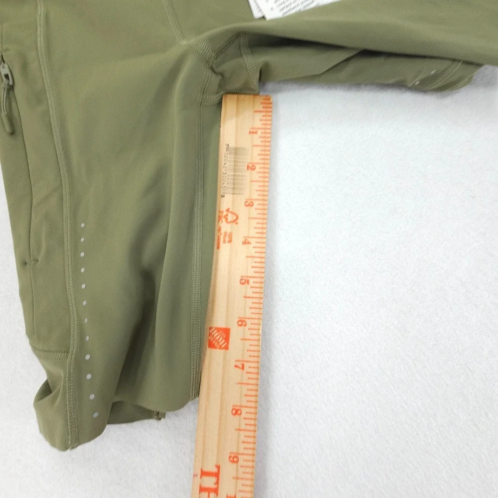 Lululemon Shorts Womens 2 Bay Leaf Fast and Free HR 8 Inch Light NWT Running